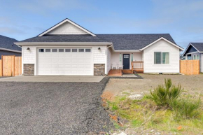 Ocean Shores Home with Game Room - Walk to Beaches!